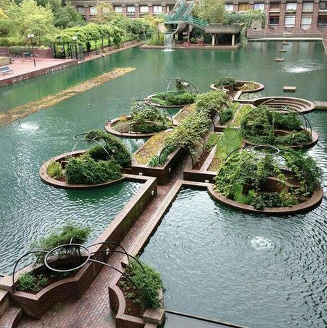 Barbican London, Barbican Centre, Water Architecture, Taman Air, The Barbican, Sunken Garden, Resort Design, Landscape Architecture Design, Brutalist Architecture