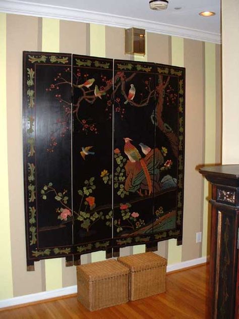 How to hang a folding oriental decorative screen on the wall - Reeder Redecoration Screen Headboard, Asian Room, Floor Screen, 4 Panel Room Divider, Japanese Screen, Folding Room Dividers, Wooden Room, Vintage Chinoiserie, Panel Room Divider