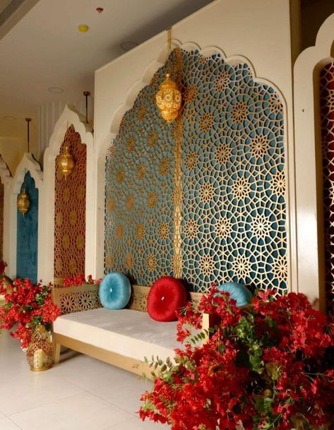 Walima Backdrop Stage Decorations, Arab Wedding Decor, Muslim Wedding Decorations, Arabian Nights Prom, Mehandi Decor, Moroccan Dinner, Indian Decoration, Arabian Decor, Arabian Nights Party