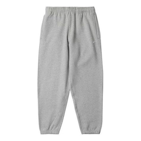 Men's Nike Logo Embroidered Fleece Lined Bundle Feet Sports Pants/Trousers/Joggers Gray CW5460-063 Nike Joggers Outfit, Sport Pants Outfit, Gray Sweatpants Man, Gray Sports Pants, Mens Joggers Outfit, Embroidered Sweatpants, Grey Pants Men, Top Streetwear Brands, Pants Outfit Men