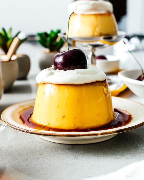 How to Make Japanese Pudding aka Purin · i am a food blog Purin Recipe, Japanese Pudding, Flan Pudding, Ramen Miso, Traditional Japanese Food, Caramel Flan, Milk Pudding, Soup Rice, Caramel Pudding