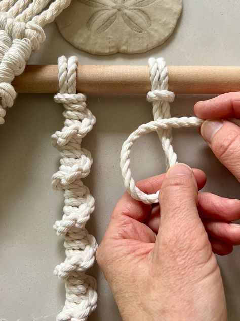 Learn how to create the beautiful half hitch spiral knot. For the easy to follow step-by-step tutorial, click the link. Spiral Knot, Macrame Wedding Decor, How To Macrame, Half Hitch Knot, Macrame Plant Hanger Patterns, Macrame Knots Tutorial, Diy Fabric Crafts, Macrame Supplies, Macrame Knots Pattern