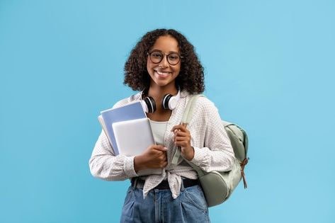 Students Studying Photos, Flyers Background, Education Photography, People Images, Student Photo, People Faces, Photography Student, Studio Portrait Photography, Graphic Design Assets