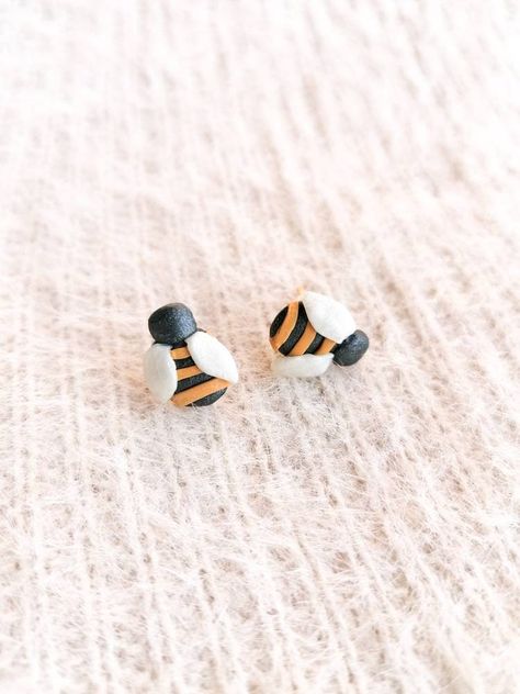 Ladybug Clay Earrings, Simple Polymer Clay Earrings Studs, Bee Earrings Clay, Bee Polymer Clay Earrings, Clay Bee Earrings, Kid Earrings, Clay Bees, Bee Clay Earrings, Animal Clay Earrings