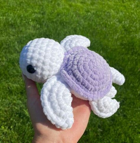 Crocette Aesthetic, Turtle Plushie, Crochet Store, Plushie Crochet, Crocheted Jellyfish, Crochet Case, Easy Crochet Animals, Crochet Turtle, Diy Yarn Crafts