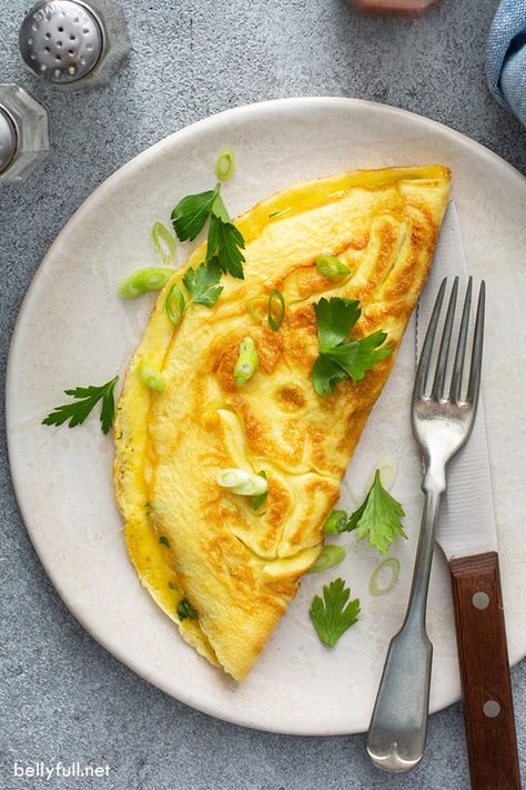 Three Egg Omelette, Omelette Food Photography, Egg Recipes Omelettes, Omlet Photography, Omelette Plating Ideas, Easy Food Photography Ideas At Home, Omlet Aesthetic, Omlet Telur, Omlet Breakfast Ideas