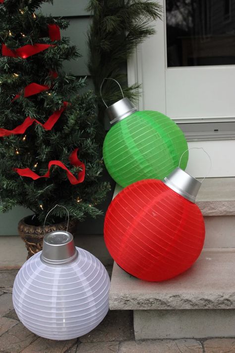 Get Your Glow On #christmaslights #christmasdecorations #lights #photography Solar Powered Christmas Lights, Outdoor Christmas Diy, Giant Christmas Ornaments, Christmas Lights Outside, Outside Christmas Decorations, Christmas House Lights, Outdoor Trees, Candy Land Christmas Decorations, Candy Land Christmas Tree