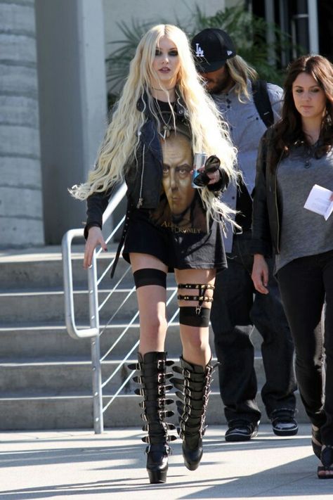 Taylor Momsen Outfits, Alt Girl Style, Taylor Momsen Style, Taylor Momson, Taylor Michel Momsen, Rock Vintage, Women Of Rock, The Pretty Reckless, Gossip Girl Fashion