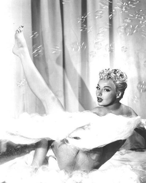 Lily St. Cyr Lili St Cyr, Vintage Burlesque, Marilyn Monroe Fashion, Classic Actresses, Of Montreal, Vintage Pinup, Vintage Beauty, Classic Hollywood, New Trends