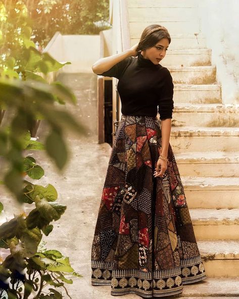 Patchwork Skirt Outfits - 34 Ways to Wear Patchwork Skirts Patchwork Skirt Outfit, Aishwarya Lekshmi, Long Skirt And Top, Nyc Winter, Lehenga Designs Simple, Long Skirt Outfits, Desi Fashion Casual, Long Dress Design, Indian Dresses Traditional