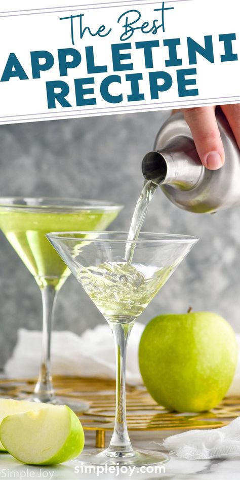 This Appletini is the perfect cocktail. Made with easy to find ingredients and absolutely delicious, this will be your new go to! Easy Martini Recipes, Appletini Recipe, Martini Recipes Easy, Pretty Cocktails, Martini Recipes, Healthy Drinks Recipes, Perfect Cocktails, Drinks Recipes, Wine And Liquor