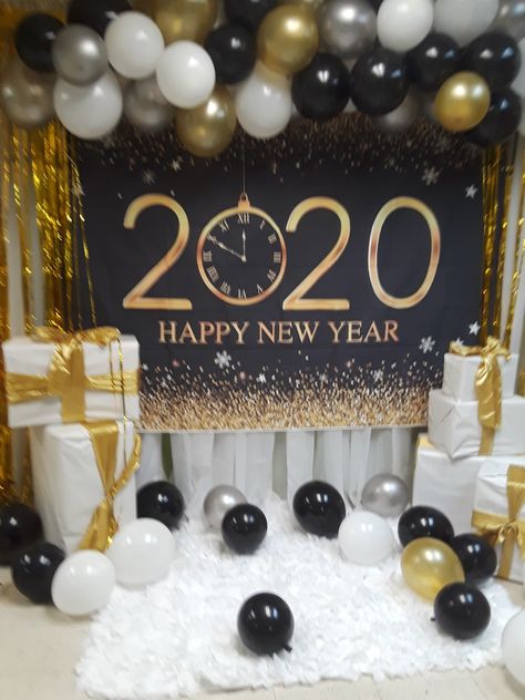 Year End Party Decoration Backdrop, New Years Eve Birthday Party, New Year's Eve Backdrop, New Year's Eve Party Themes, New Years Eve Party Ideas Decorations, Nye Decorations, Nye Celebration, Christmas Balloon Decorations, Happy New Year Pictures