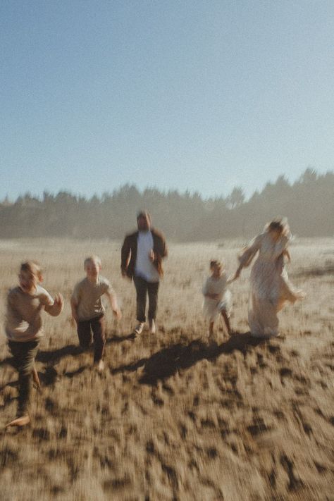 Retro Family Photos, Boho Family Photos, Family Beach Session, Lincoln City Oregon, Coast Photography, Documentary Family Photography, Family Photos With Baby, Family Portrait Poses, Cannon Beach Oregon