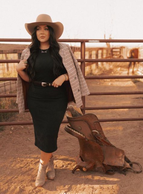 #Western #westernfashion #photography #Westernphotography Winter Western Outfits Women, Classy Cowgirl Outfits, Winter Western Outfits, Fall Business Attire, Western Business Casual, Western Fall Outfits, Aztec Cactus, Classy Cowgirl, Western Style Outfits