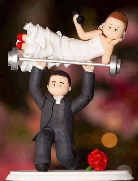 17 Hilarious Wedding Cake Toppers That Will Make You Laugh Funny Grooms Cake, Bride Cake Topper, Funny Cake Toppers, Funny Wedding Cakes, Wedding Fotos, Funny Wedding Cake Toppers, Smile Pictures, Brides Cake, Fake Wedding