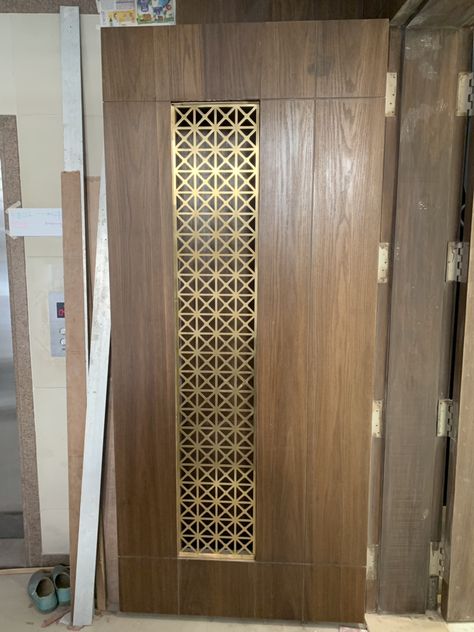 Men Jali Door, Wooden Main Door Design Jali, Saftydoor Design Modern, Wooden Security Door Design, Saftydoor Wooden Design, Sefti Door Design, Safty Door Designs, Sefti Door Design Modern, Safty Door Design Front Entry