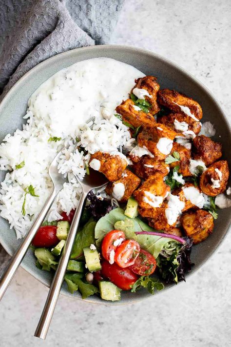 Indian Bowls Recipe, Hot Lunch Ideas, Bowl Dinners, Types Of Bowls, Spring Mix Salad, Friday Night Dinner Ideas, Bowls Recipes, Chicken Rice Bowls, Hot Lunch