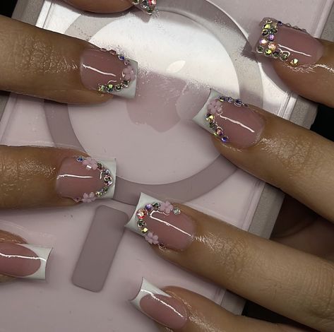 Dimond Nails Ideas Short, Short Bling Nail Designs, Short Mexican Nails, Bling Short Acrylic Nails, Short Nails Gems, Short French Tip Ideas, Shorties Nails Fall Colors, Nails For 13th Birthday, Nail Gems Designs