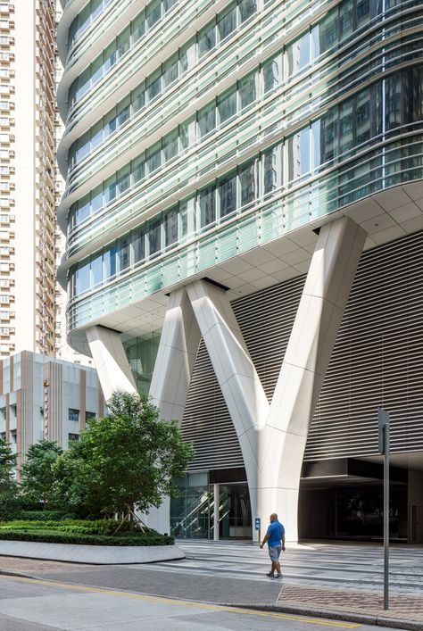 18 King Wah Road - Office building on Hong Kong Island designed by Pelli Clarke Pelli Architects. ©Seth Powers Concrete Column Design, Cubes Architecture, Building Columns, House Structure Design, Architecture Drawing Presentation, Facade Architecture Design, Modern Architecture Building, Hong Kong Island, Architecture Design Drawing