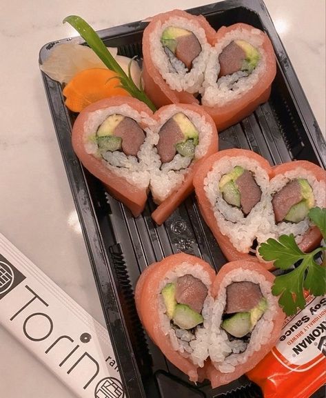 Heart Sushi, Cute Sushi, Food Asian, Asian Kitchen, I Want To Eat, Cute Food, Aesthetic Food, Good Food, Food And Drink