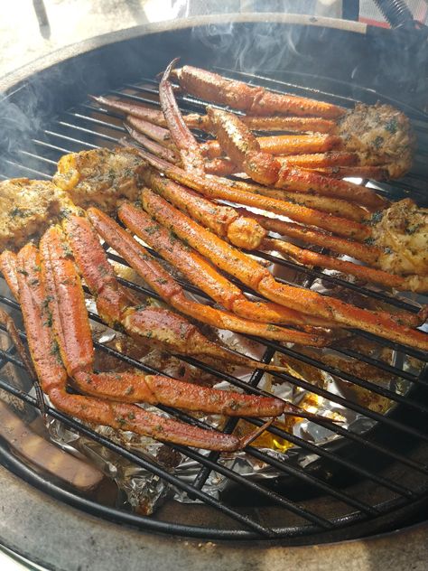 [Homemade] Smoked Snow Crab Legs Bbq Crab Legs Recipe, Grilled Snow Crab Legs Recipe, Grilled Crab Legs Recipes, Crab Legs On The Grill, Grilled Crab, Crab Legs Recipe, Boil Recipes, Brownie Packaging, Snow Crab Legs