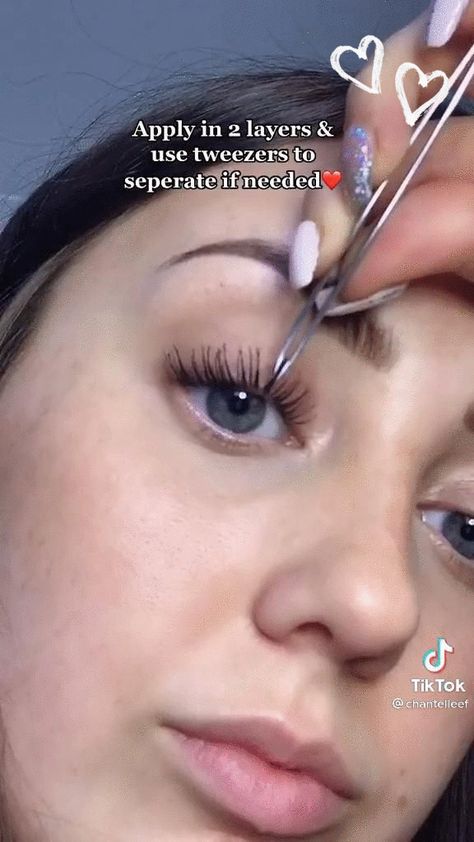 Good Lash Curler, How To Use Eye Lash Curler, How To Do Mascara Tutorials, Mascara On Eyelashes, Lashes Curler Tips, Eye Lash Curler Hacks, Eye Curler Hacks, How To Use Lash Curler, How To Use Eyelash Curler