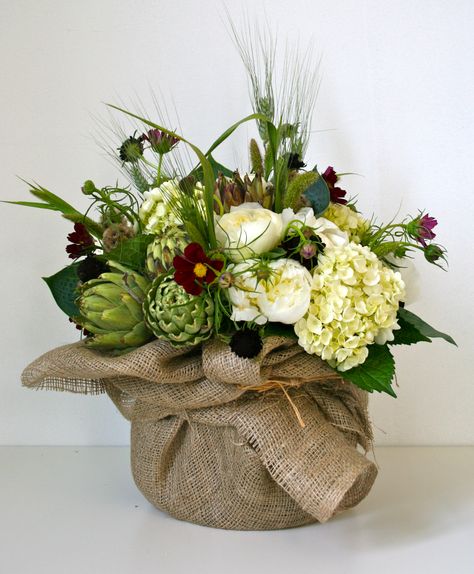 Burlap Wrapped Vase, Mountain Floral Arrangement, Rustic Flower Arrangements, Scabiosa Pods, Rustic Arrangements, Arreglos Ikebana, Rustic Flowers, Silk Flower Arrangements, Flower Arrangements Diy