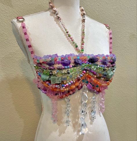 Bead Top Diy, Beaded Top Outfit, Rave Outfits Diy, Beaded Bra, Bead Top, Beaded Corset, Bead Bra, Jewel Top, Gem Top