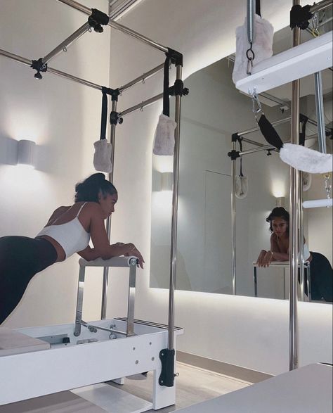 Back Goals Aesthetic, Luxury Gym Aesthetic, Pilates Inspo Aesthetic, Reformer Pilates Black Women, Pilates Princess Aesthetic Outfits, Pilates Black Women Aesthetic, Pilates Princess Aesthetic Black Women, Pilates Aesthetic Black Women, Pilates Aesthetic Outfits