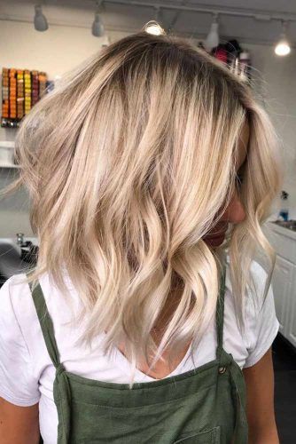 Inverted Medium Length Bob, Shoulder Length Reverse Bob, Med Bob Hairstyles Shoulder Length Medium Layered, Blonde Inverted Bob Medium, Soft Bob Haircut Shoulder Length, Shoulder Length Bob Side Part, Colar Bone Length Hair Cuts, Long Inverted Bob Shoulder Length, Past Shoulder Length Hair With Layers