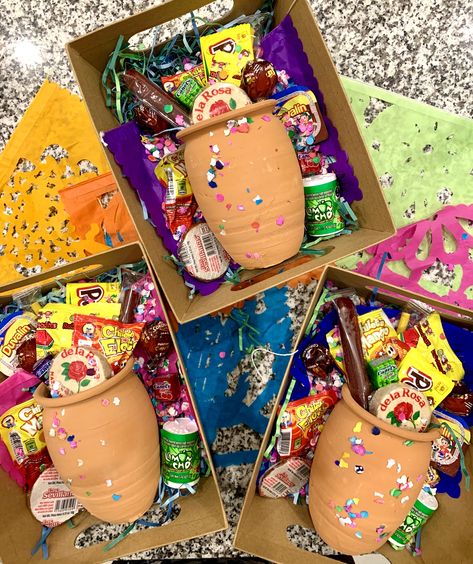 Mexican Candy Basket Gift Ideas, Mexican Gift Box Ideas, Mexican Thank You Gifts, Mexican Candy Gift Ideas, Mexican Candy Basket, Party Thank You Gifts, Mexican Theme Party Favors, Mexican Gifts Ideas, Fiesta Goodie Bags