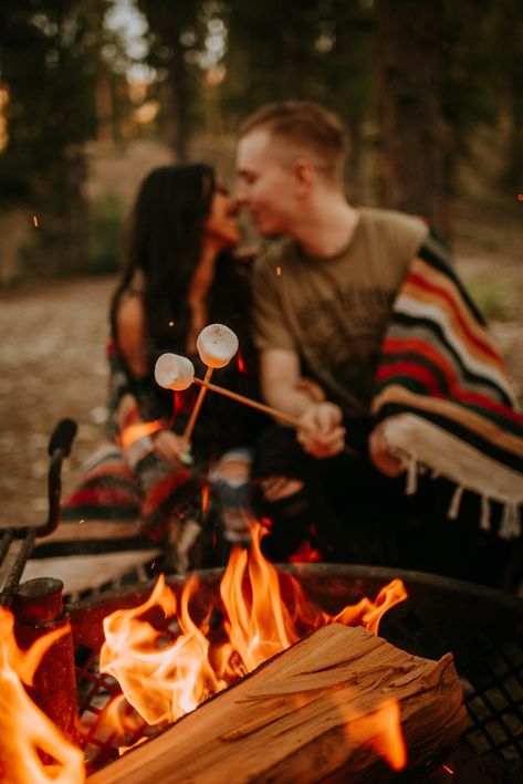 Adventurous Mount Charleston Couple's Session - Feel & Focus Photography Camping Family Photos, Cottage Photoshoot, Campfires Photography, Camping Engagement Photos, Camping Photoshoot, December Mood, Camping Photos, Forest Engagement Photos, Family Cottage