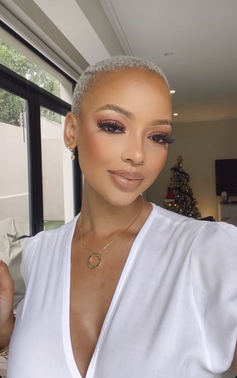 Mihlali Ndamase Short Hair, Blonde Hair Cuts For Round Faces, Blonde Short Afro, Shirt Hair Cuts, Short Bleached Hair, Short Hair Styles African American, Cornrows Natural Hair, Shaved Hair Cuts, Short Shaved Hairstyles