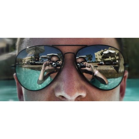 Cool reflection in sunglasses Sunglasses Reflection Photography, Reflection In Glasses, Sunglass Reflection, Reflection In Sunglasses, Ego Photography, Alter Ego Photography, Glasses Reflection, Sunglasses Reference, Sunglasses Reflection