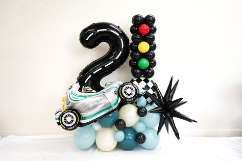 Car Balloon Bouquet, Stop Light Balloon Column, Diy Traffic Light, Bobo Balloons, First Birthday Balloons, Boy Vintage, Race Car Birthday, Car Birthday, Birthday Personalized