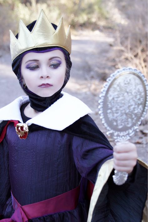 Evil Queen Photoshoot, Snow White Evil Queen Costume Diy, Evil Queen Makeup Snow White, Evil Queen In Snow White, The Evil Queen Snow White, Snow White And Evil Queen, Evil Queen Snow White, Queen Photoshoot, Evil Queen Costume