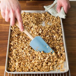 How To Make Homemade Granola Recipe, Simple Homemade Granola, Homemade Granola Cereal Recipes, Homemade Vanilla Granola, Home Made Muesli Recipe, Granola Easy Recipe, How To Make Muesli Homemade, Diy Gronala, How Do You Make Granola