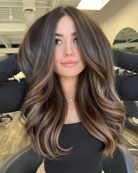 Hair Color For Brown Skin, Balayage Hair Color Ideas, Rambut Brunette, Balayage Hair Color, Brown Hair Looks, Brown Hair Inspo, Brunette Balayage, Brunette Hair With Highlights, Balayage Hair Dark