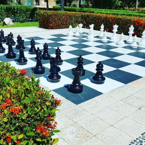 Yard Chess, Giant Chess Pieces, Garden Chess, Chess Party, Giant Garden Games, Outdoor Chess, Floor Games, Board Game Themes, Giant Chess