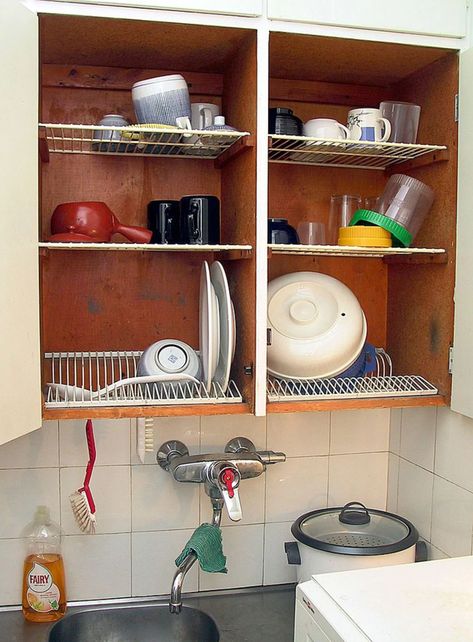 What is "astiankuivauskaappi"? The Finnish dish-drying method you need Hidden Dish Drying Rack Ideas, Over Sink Cabinet, Drying Rack Above Sink, Cabinet Drying Rack, Dish Rack Cabinet, Small Medicine Cabinet, Kitchen Configuration, Drying Cupboard, Over Sink Dish Drying Rack