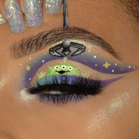 Toy Story Eye Makeup, Toy Story Alien Costume Makeup, Toy Story Makeup Looks, Toy Story Alien Makeup, Cartoon Makeup Looks, Themed Eye Makeup, Toy Story Makeup, Toy Story Alien Costume, Disney Inspired Makeup