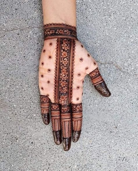 Pretty Henna, Modern Mehndi Designs, Pretty Henna Designs, Latest Bridal Mehndi Designs, Mehndi Simple, Circle Mehndi Designs, Latest Simple Mehndi Designs, Back Hand Mehndi Designs, Basic Mehndi Designs