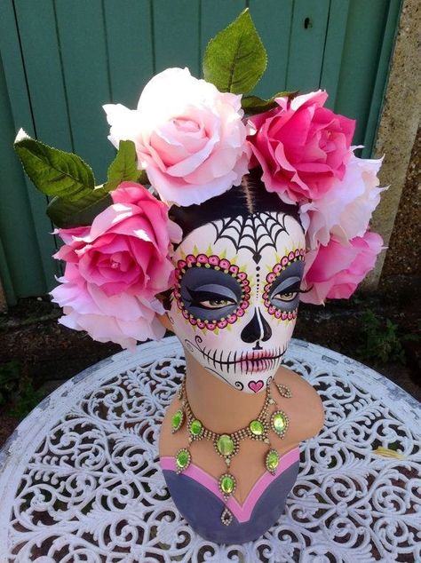 Skull Face Halloween, Sugar Skull Painting, Head Jewellery, Mexican Halloween, Den Mrtvých, Styrofoam Head, Mascaras Halloween, Day Of Dead, Day Of The Dead Art