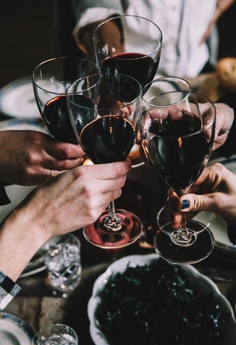 11 New Year’s Eve Party Trends That Will Excite You | Natural Wines & Bubbles Negroni Cocktail, Wine Photography, Party Trends, Wine Delivery, Wine Guide, Wine Wednesday, Growing Grapes, Natural Wine, Wine Cheese