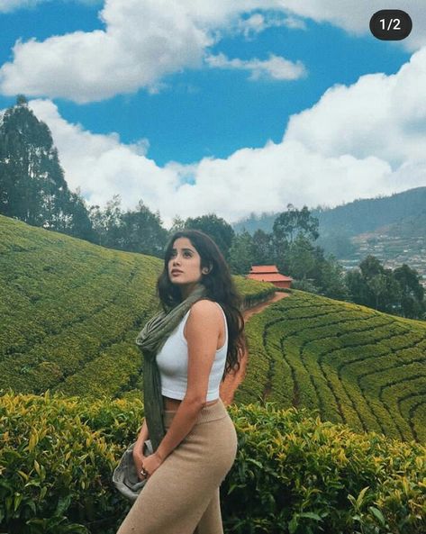 Darjeeling Photography, Jahnavi Kapoor, Jahnvi Kapoor, Janhvi Kapoor, Travel Diaries, Darjeeling, Best Photo Poses, Imran Khan, Ribbed Crop Top