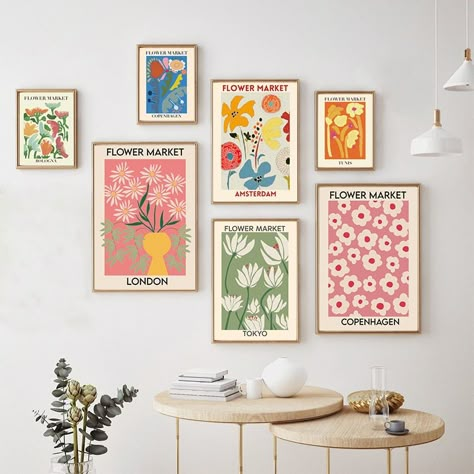 Colorful Eclectic Decor, Girly Dorm Decor, Living Room Decor Pictures, Pink Gallery Wall, Eclectic Gallery Wall, Flower Market Poster, Modern Gallery Wall, Casa Vintage, Gallery Wall Art Set