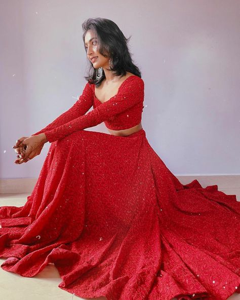 Poses For Crop Top Lehenga, Red Skirt Outfit Indian, Festive Red Long Sleeve Choli, Red Long Skirt Outfit Indian, Red Crop Top Lehenga Party Wear, Diwali Story, Mehendi Dress, Red Long Skirt, Traditional Aesthetic