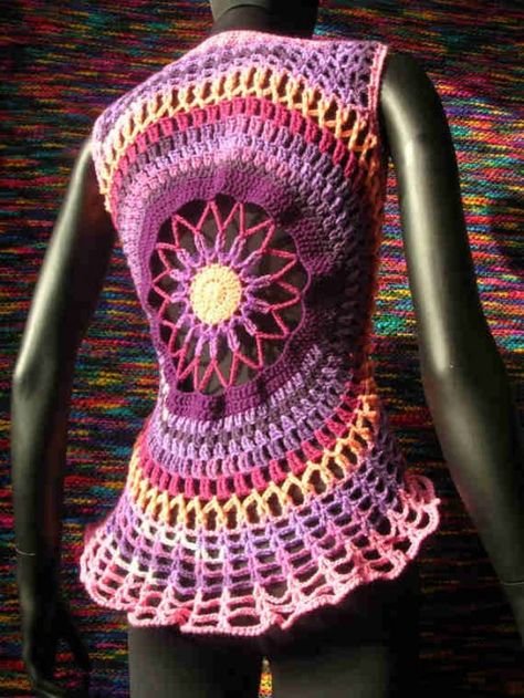 crochet mandala shirt (looks like a circular jacket to me) Crochet Waistcoat, Vest Pattern Free, Mandala Shirt, Crochet Circle, Mandala Crochet, Crochet Mandala, Crochet Jacket, Crochet Woman, Crochet Vest