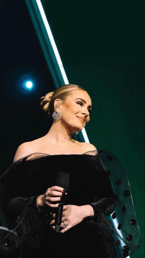 Adele Core Aesthetic, Adele Hairstyles, Adele Concert Outfit, Adele Aesthetic, Adele Wallpaper, Adele Pictures, Adele Photos, Harris Reed, Adele Concert