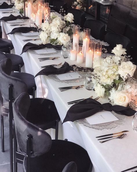 Black Wedding Table Setting, Wedding Dinner Table Setting, Black Wedding Table, Dinner Table Set Up, Reception Table Settings, Dinner Table Setting, Dark Wedding, Party Inspo, Beach Destination Wedding